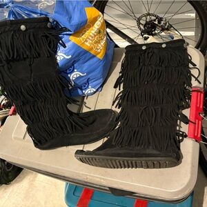 Minnetonka Black Fringe Moccasins